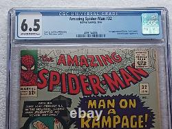 Spider-Man étonnant #32 CGC FN+ 6.5 OWithW Stan Lee et Steve Ditko